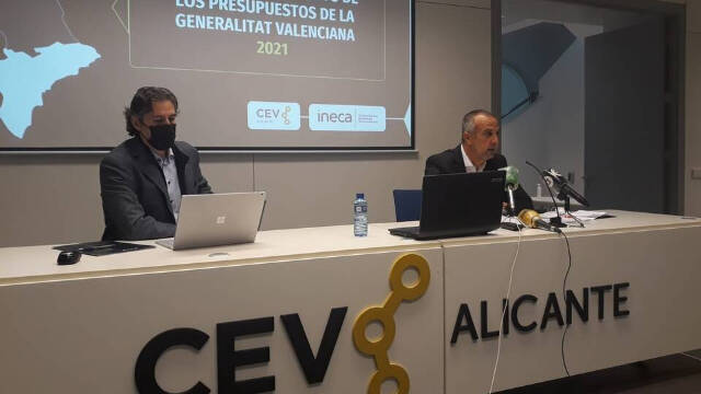 Rafael Ballester, presidente de INECA, y Perfecto Palacio, presidente de la CEV durante la presentación del informe