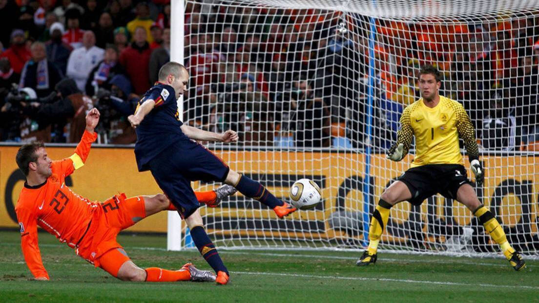 Andrés Iniesta, en el momento de marcar el gol que le dio a España su único Mundial. 