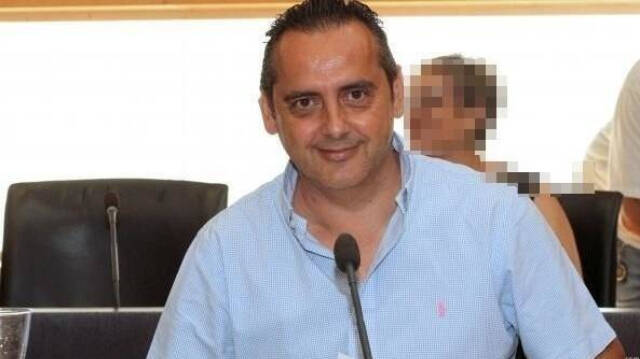 El concejal de Seguridad, Lorenzo Martínez, prestó declaración en la comisaría de Alicante y fue puesto en libertad con gargos / FOTO: benidorm.org