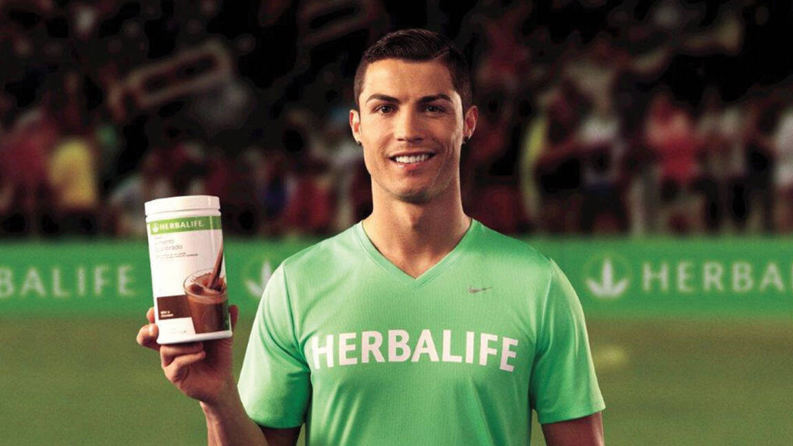 Cristiano Ronaldo, posando con Herbalife. 