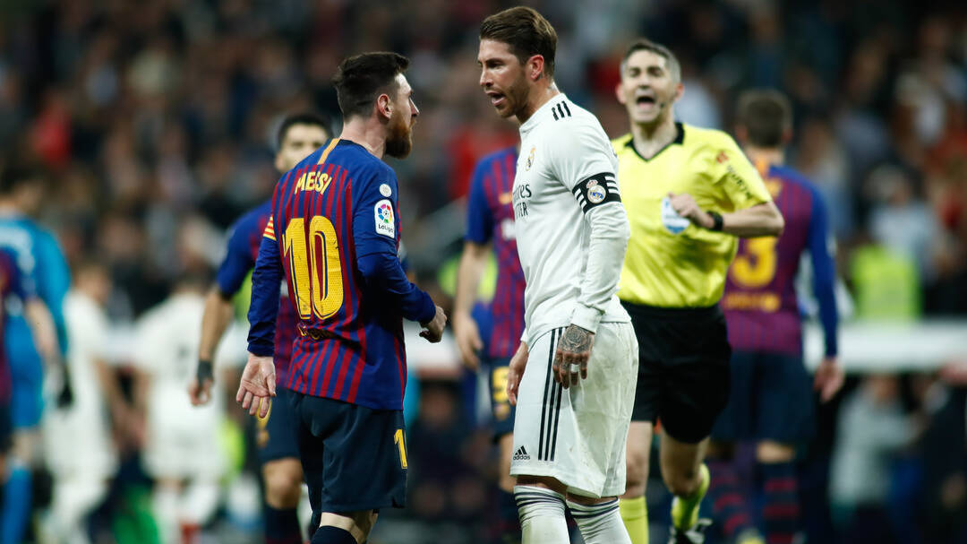 Sergio Ramos y Leo Messi, en un enfrentamiento personal durante un Madrid-Barça. 