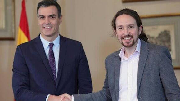 Sánchez e Iglesias al firmar su pacto de Gobierno
