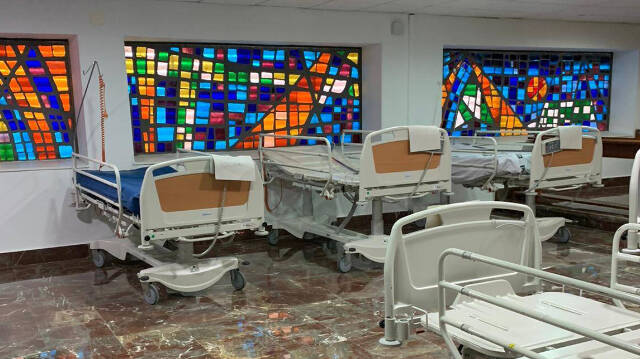 Camas habilitadas en la capilla del Hospital General de Elche para atender a pacientes covid