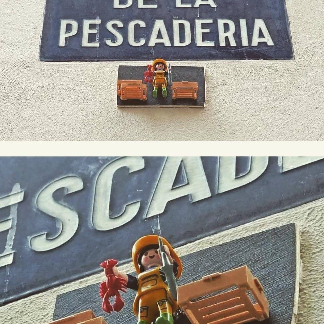 Clicks de Playmobil en las placas de las calles de Valencia 8
