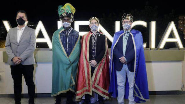 Galiana con los representantes de los Reyes Magos
