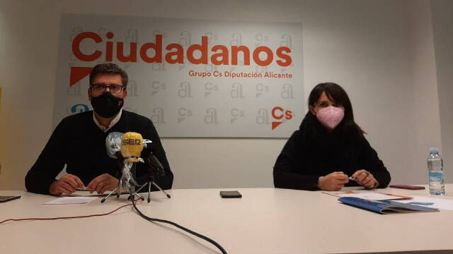 Javier Gutiérrez y Julia Parra pidieron a Carlos Mazón la retirada de competencias a Bernabé Cano