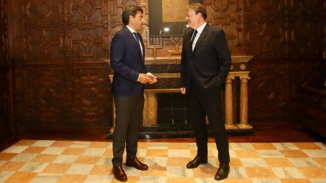 El presidente de la Diputación de Alicante, Carlos Mazón, junto al president de le Generalitat, Ximo Puig