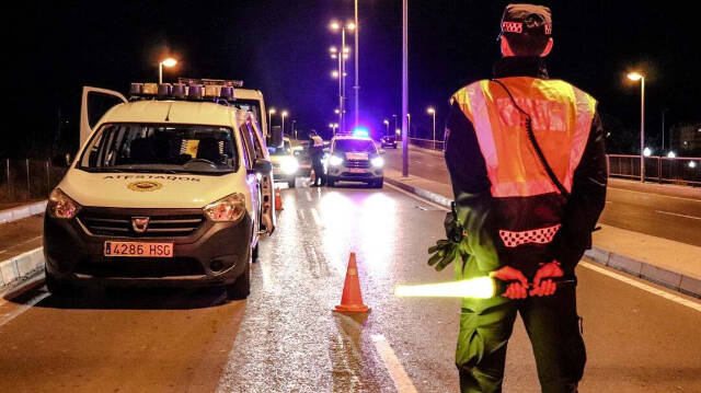 Uno de los puntos de control nocturno que instala la Policía Local de Alicante