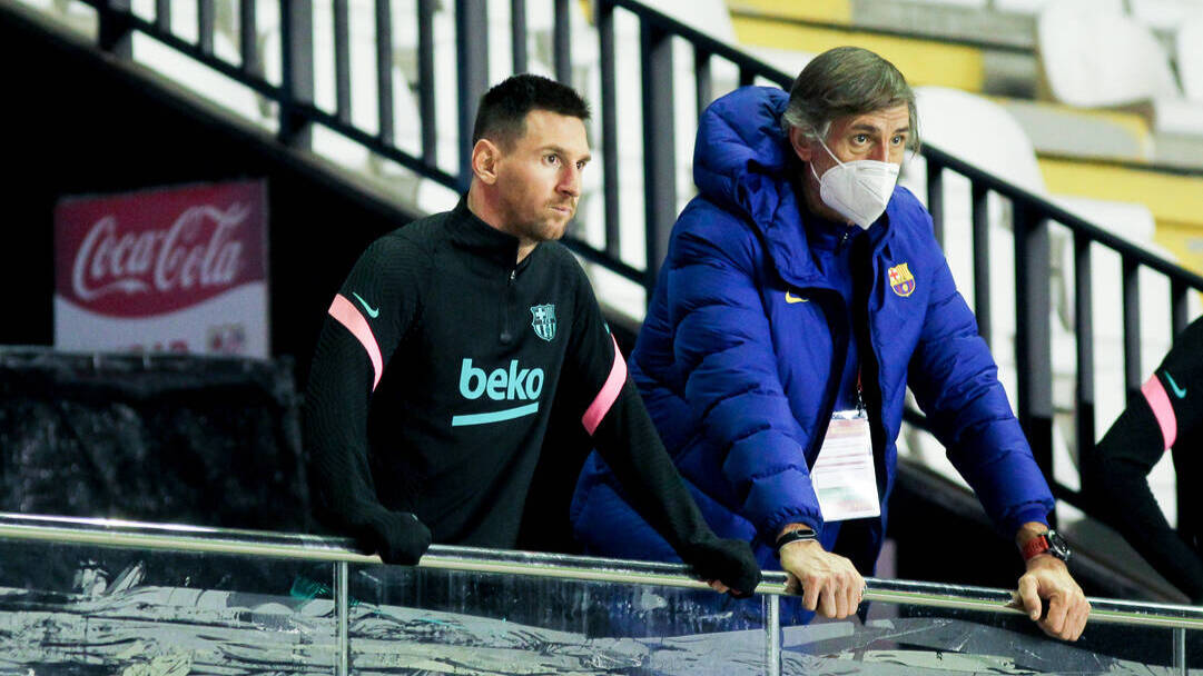 Leo Messi, en el banquillo del Nou Camp. 