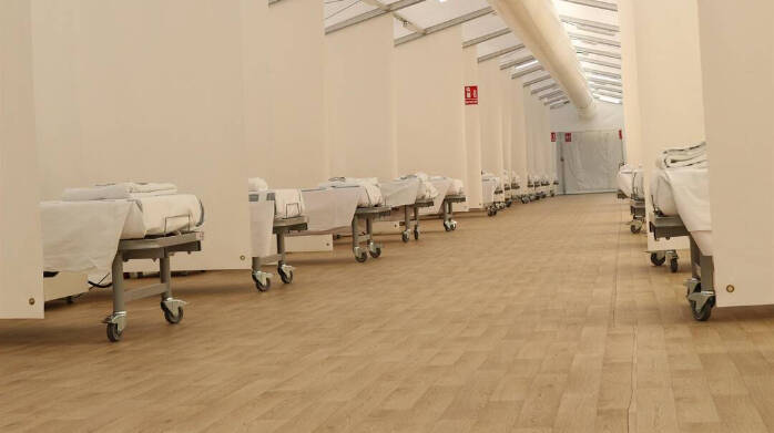 Imagen de un hospital de campaña. Las UCIs de los hospitales valencianos están saturadas y tienen  que recurrir a nuevos espacios