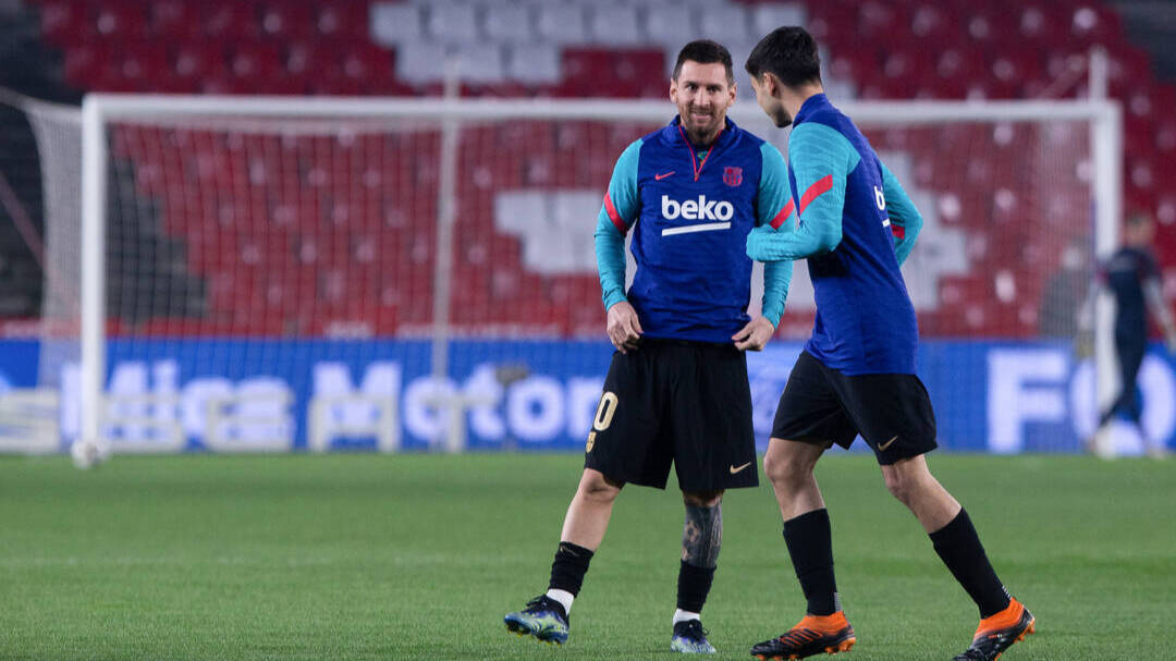 Messi, en el calentamiento previo al partido de Copa ante el Granada. 