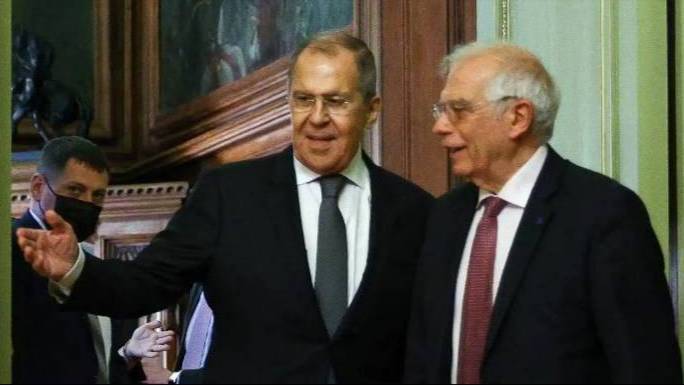 Borrell, con el ministro ruso de Exteriores este viernes.