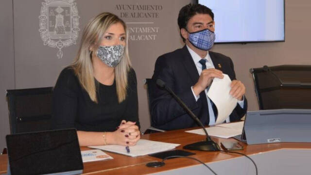 La vicealcaldesa de Alicante, Mª Carmen Sánchez, y el alcalde, Luis Barcala