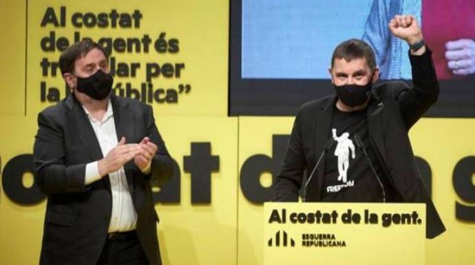 Otegi, con Junqueras, en un acto de la campaña de ERC.