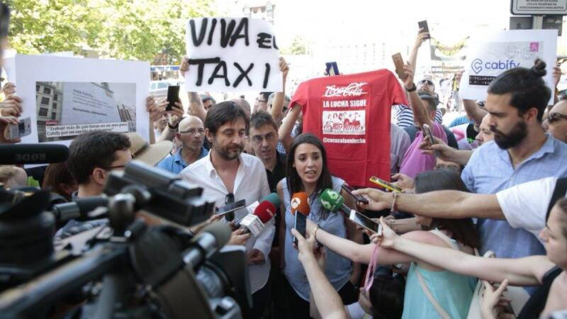 Monedero en una manifestación a favor del taxi y contra los VTC.