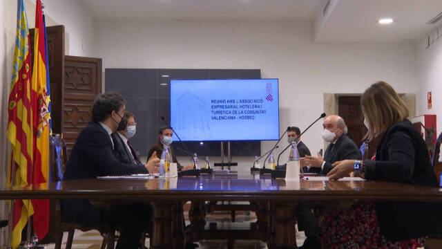 Reunión del presidente de Hosbec, Toni Mayor, con Ximo Puig y Francesc Colomer