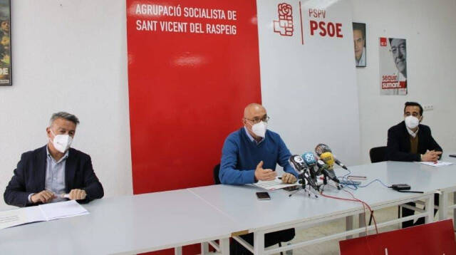 Rueda de prensa en la sede del PSPV de San Vicente del Raspeig con Chulvi, Villar y Muñoz