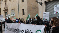Los funcionarios protestan contra la imposición del valenciano para trabajar en la Administración
