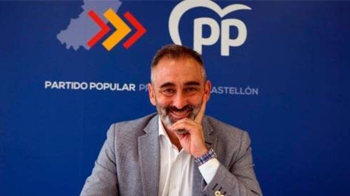 El presidente del PP de Castellón, Miguel Barrachina, experto en superar adversidades políticas
