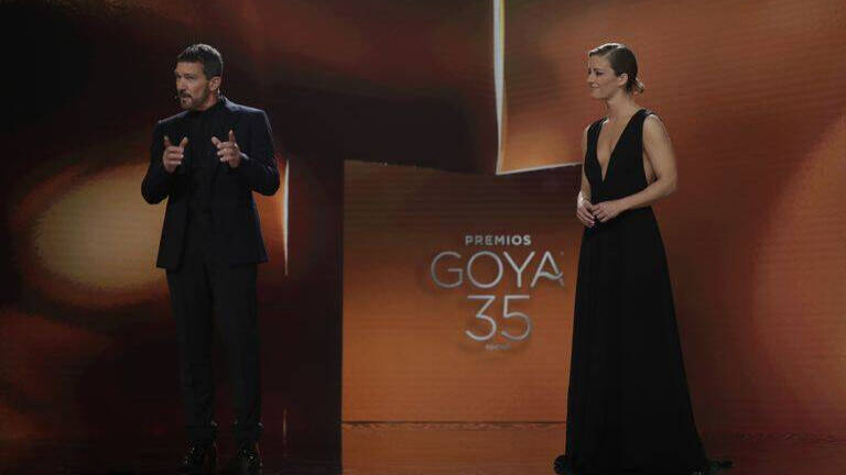 Antonio Banderas y María Casado, durante la gala de entrega de los Goya