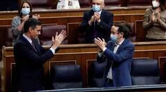 SÃ¡nchez e Iglesias se aplauden mutuamente en el Congreso.