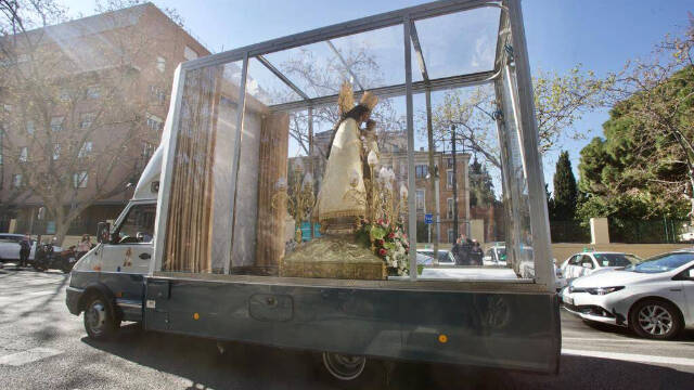 Virgen de los Desamparados por las calles de Valencia en el Maremóvil