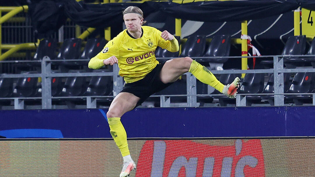 Haaland, con la camiseta del Borussia, es el joven con más proyección del fútbol europeo. 