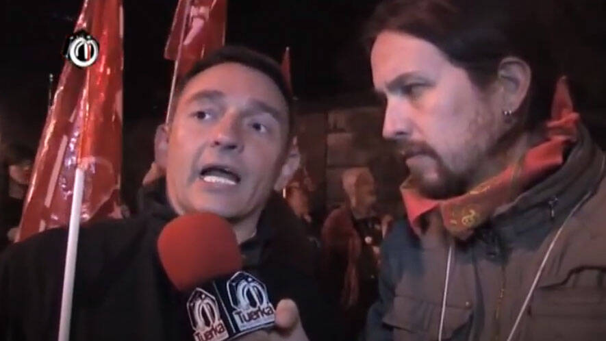 Pablo Iglesias entrevistando a Enrique Santiago en 2012.