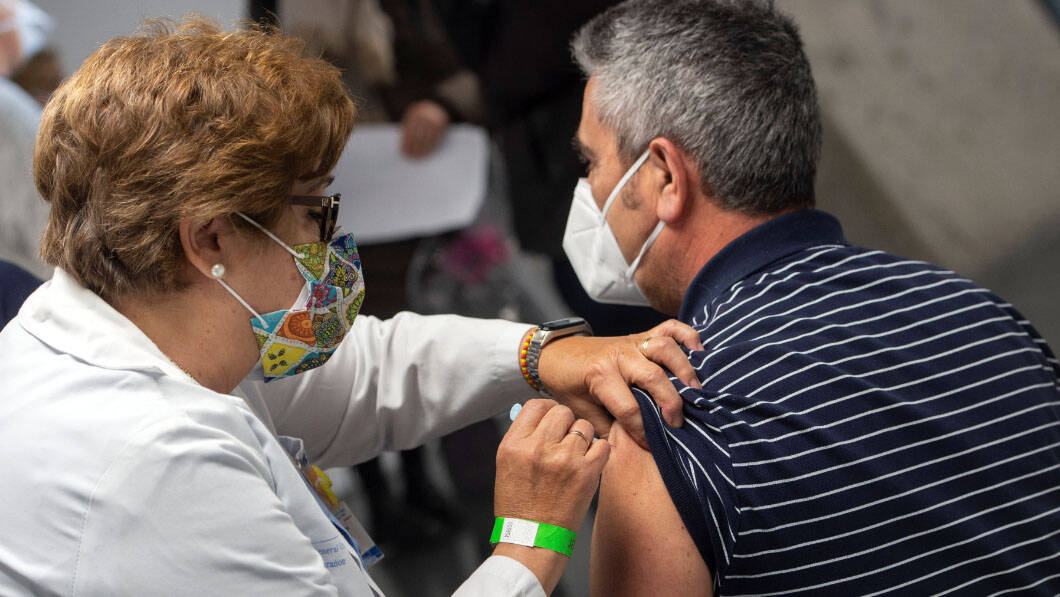 Vacunación con AstraZeneca en el Wizink Center de Madrid. 
