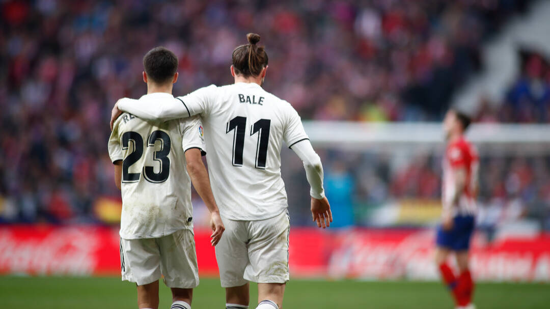 Reguilón y Bale, celebrando un gol del Tottenham. 