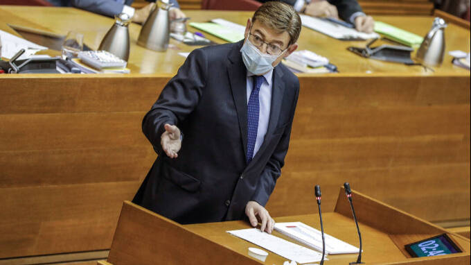 Presidente de la Generalitat, Ximo Puig, durante la sesión de control en Les Corts. EP/Rober Solsona