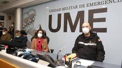 Robles, durante una visita a la UME durante la OperaciÃ³n Balmis.