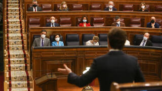 Sánchez acumula más de 30 leyes atascadas en el Congreso por su debilidad