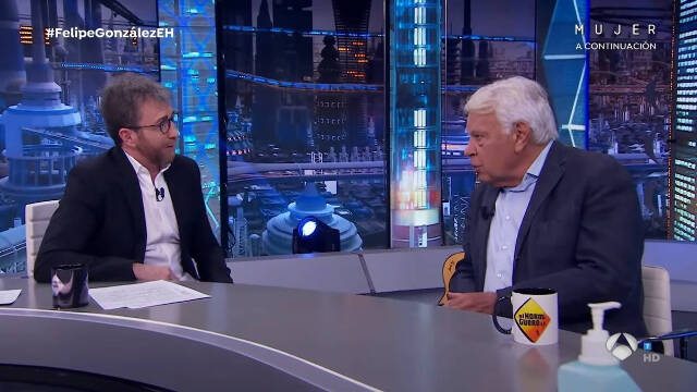 Pablo Motos y Felipe González durante la entrevista en El Hormiguero