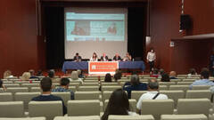 Los representantes de las AMPAS durante la mesa sobre la defensa del espaÃ±ol en las aulas