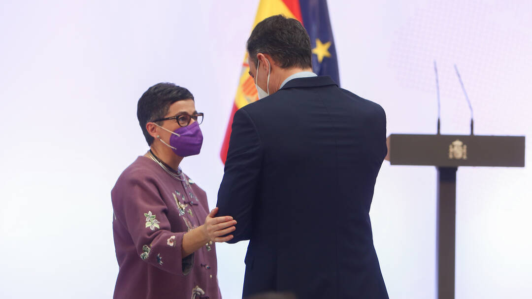 La ministra de Asuntos Exteriores, Arancha González Laya junto a Pedro Sánchez