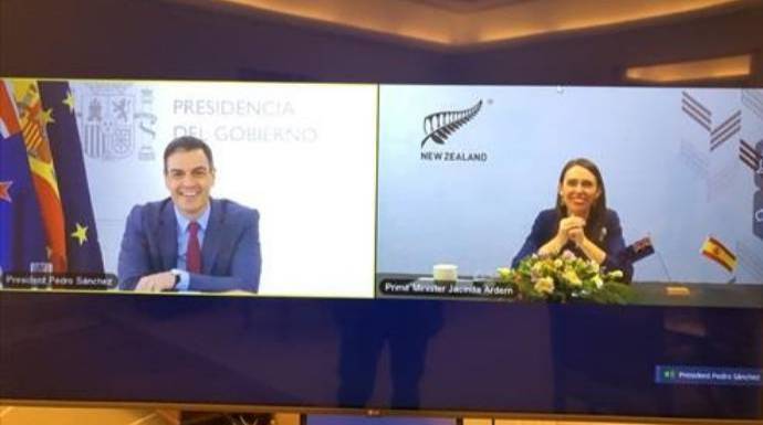 Sánchez, este miércoles en su cumbre telemática con la primera ministra de Nueva Zelanda.