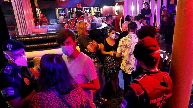 Los pubs y discotecas podrán abrir hasta las tres de la madrugada / FOTO de archivo