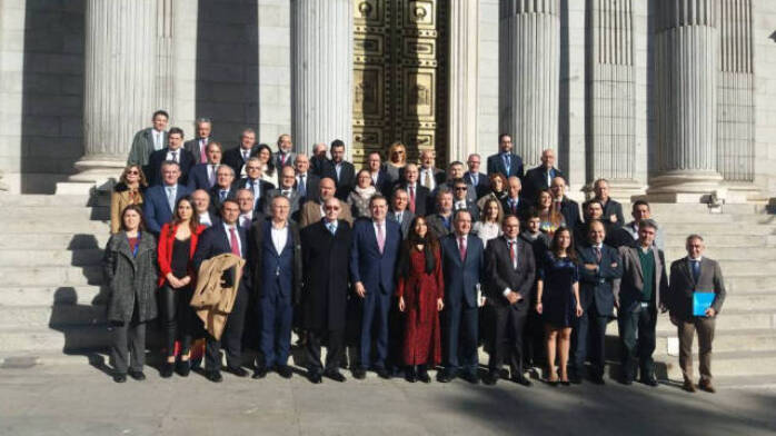Juristes Valencians quiere repetir la histórica foto de unidad delante del Congreso