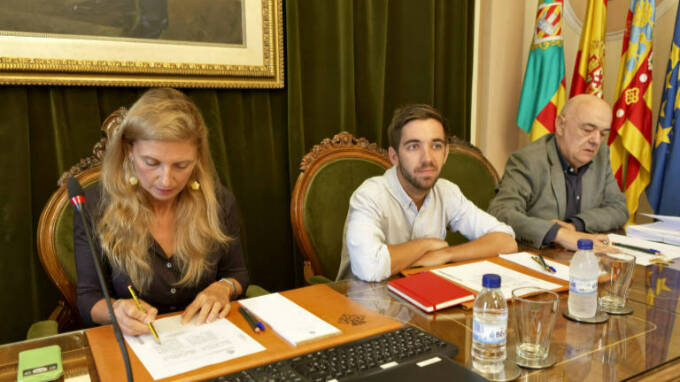 La alcaldesa de Castellón, Amparo Marco, junto al portavoz de Podemos, Fernando Navarro