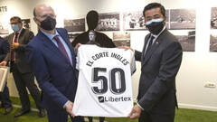 El Valencia CF y El Corte Inglés celebran sus 50 años juntos con una exposición 