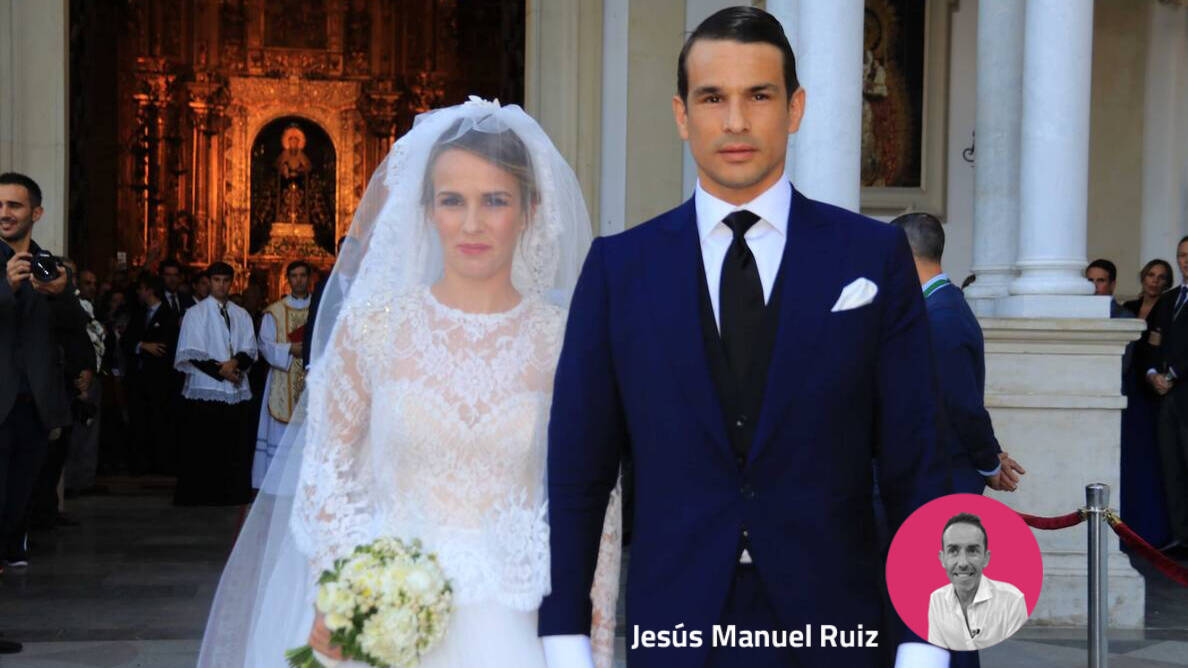 Yeyes Manzanares el día de su boda, junto a su hermano José Mari.