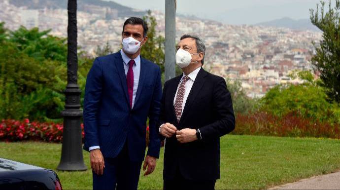 Sánchez y el primer ministro de Italia, Mario Draghi, este viernes en Barcelona.