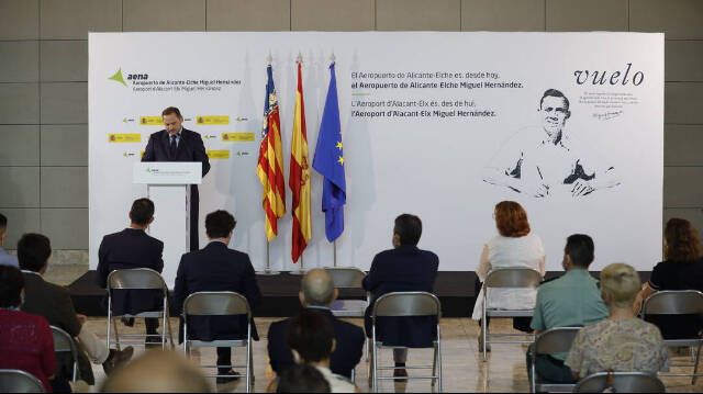El ministro José Luis Ábalos ha participado esta mañana en la nueva denominación del aeropuerto