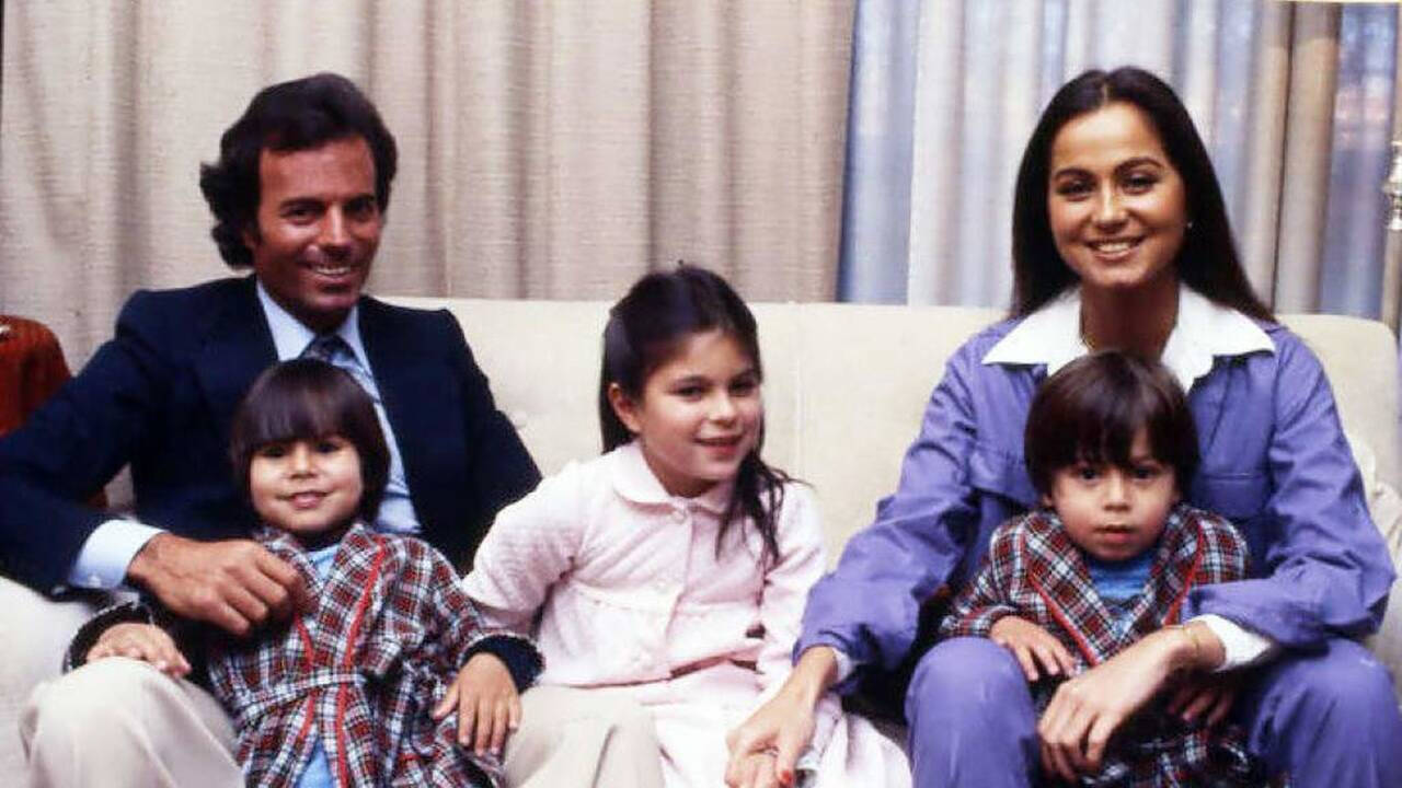 Isabel Preysler y Julio Iglesias con sus hijos