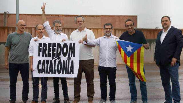 Los indultados consuman su humillación a España: 