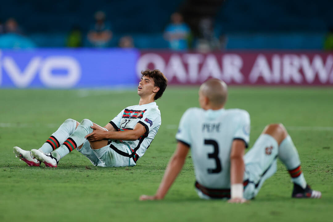 Joao Félix, lamentándose tras la eliminación portuguesa en la Eurocopa. 