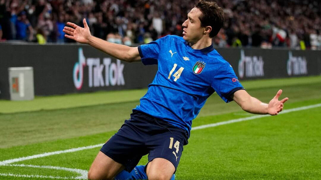 Chiesa marcó el único gol de Italia en el partido. 