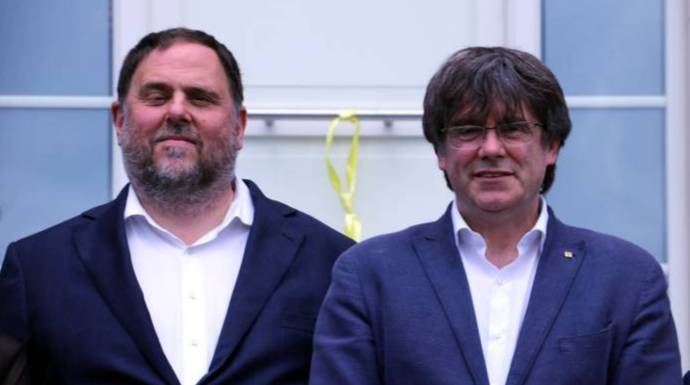 Junqueras y Puigdemont, en su reencuentro este miércoles.