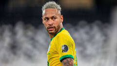 Neymar se calienta con su afición horas antes de la final de la Copa América